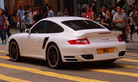 香港汽車了多少錢，它們的輪胎是否會唱歌？